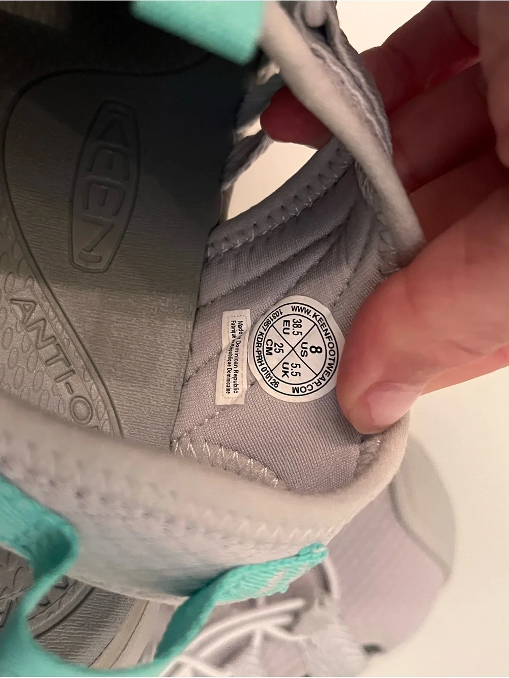 Keen Women's Whisper Sandal Vapor/Cabbage (Light Gray with Mint Accents) size 8
